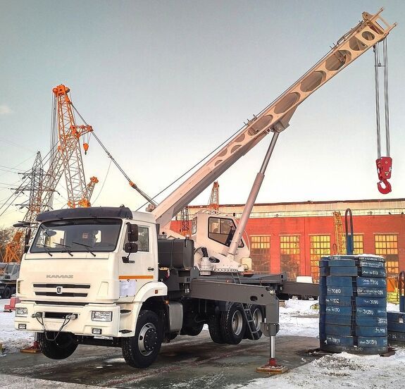 Автомобильный кранЧелябинец КС-45734 КАМАЗ-53605 20 тонн