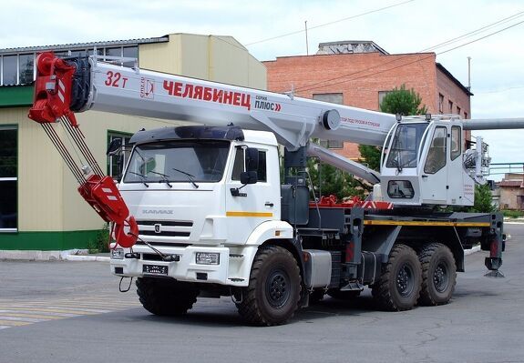 Автомобильный кран Челябинец КС-55733 32 тонны