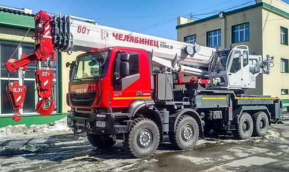 Автомобильный кран Челябинец КС-65760 IVECO-AMT 60 тонн