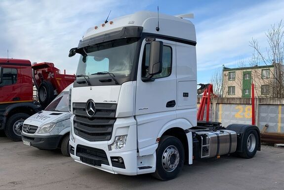 Аренда седельного тягача 4x2 Mercedes-Benz Actros