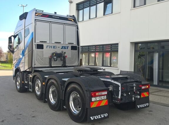 Аренда седельного тягача 8x4 Volvo FH16