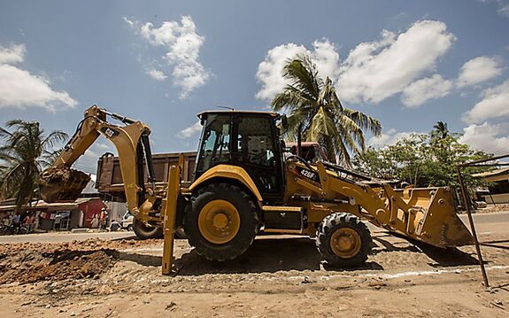 Аренда экскаватора погрузчика CAT 426F2 с боковым смещением